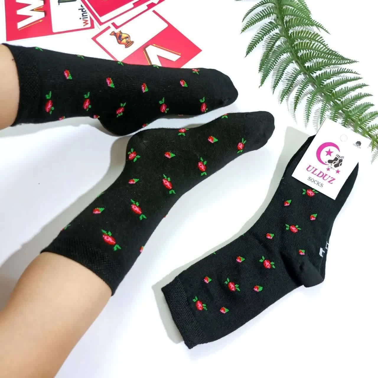 جوراب ساق بلند گل سرخ مناسب 3 تا 8 سال