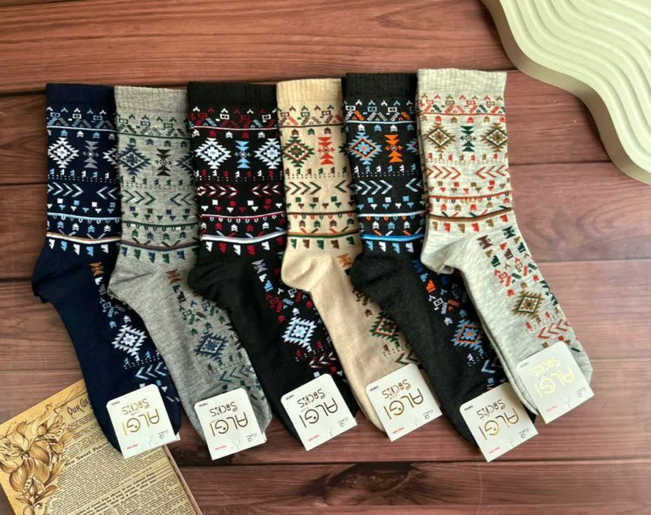 جوراب ساقدار بچگانه طرح سنتی مناسب 7 تا 11 سال