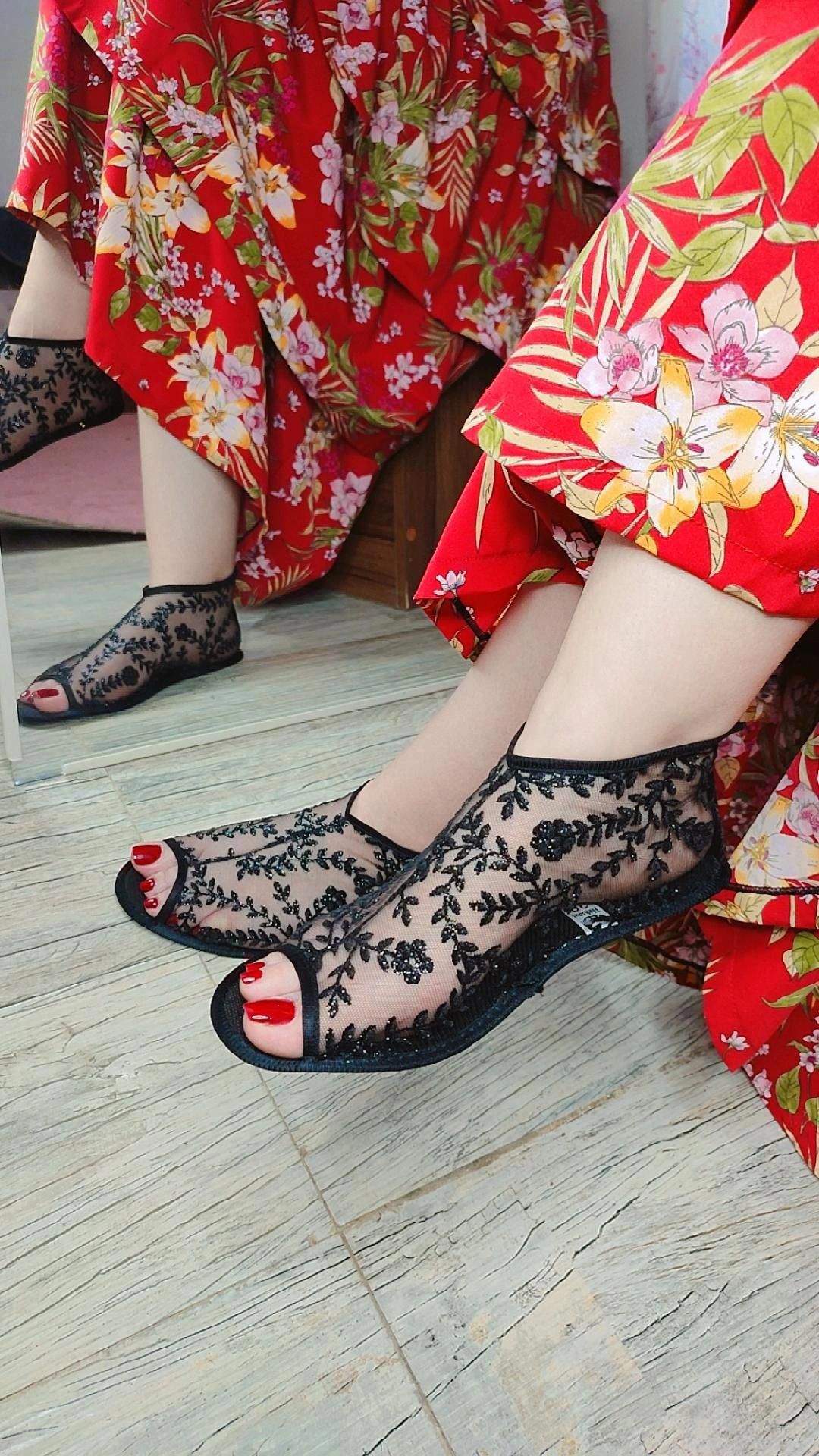 پاپوش کف چرم طرح شاخه گل